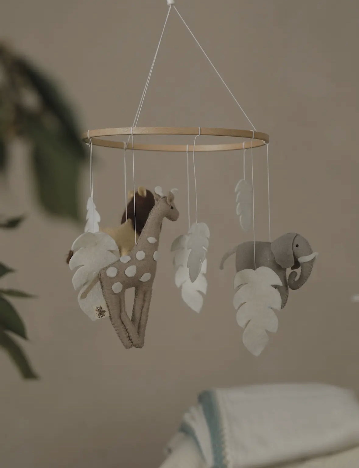 Safari baby mobile