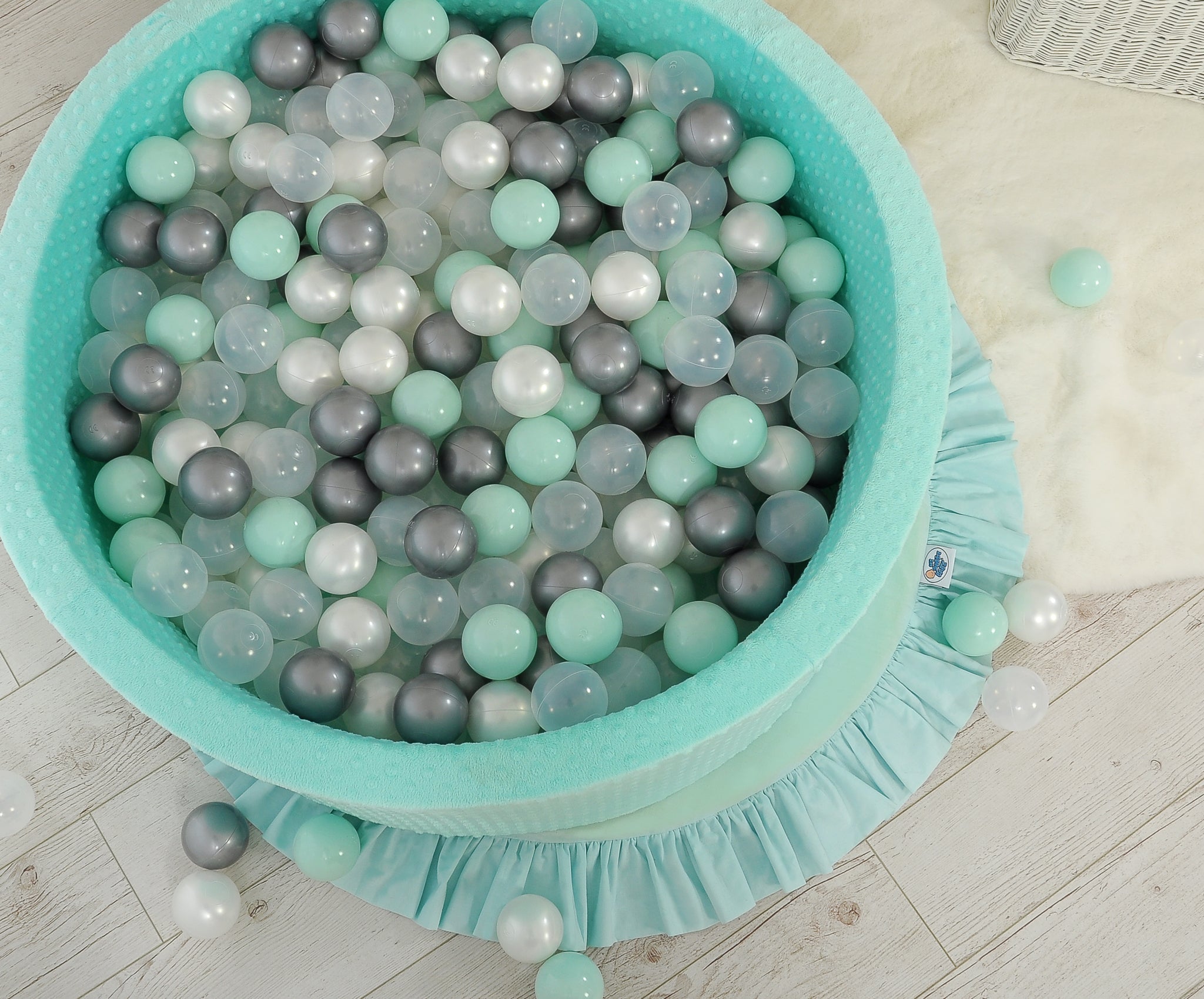 Ball-pit minky H-30 cm with balls 300pcs - mint