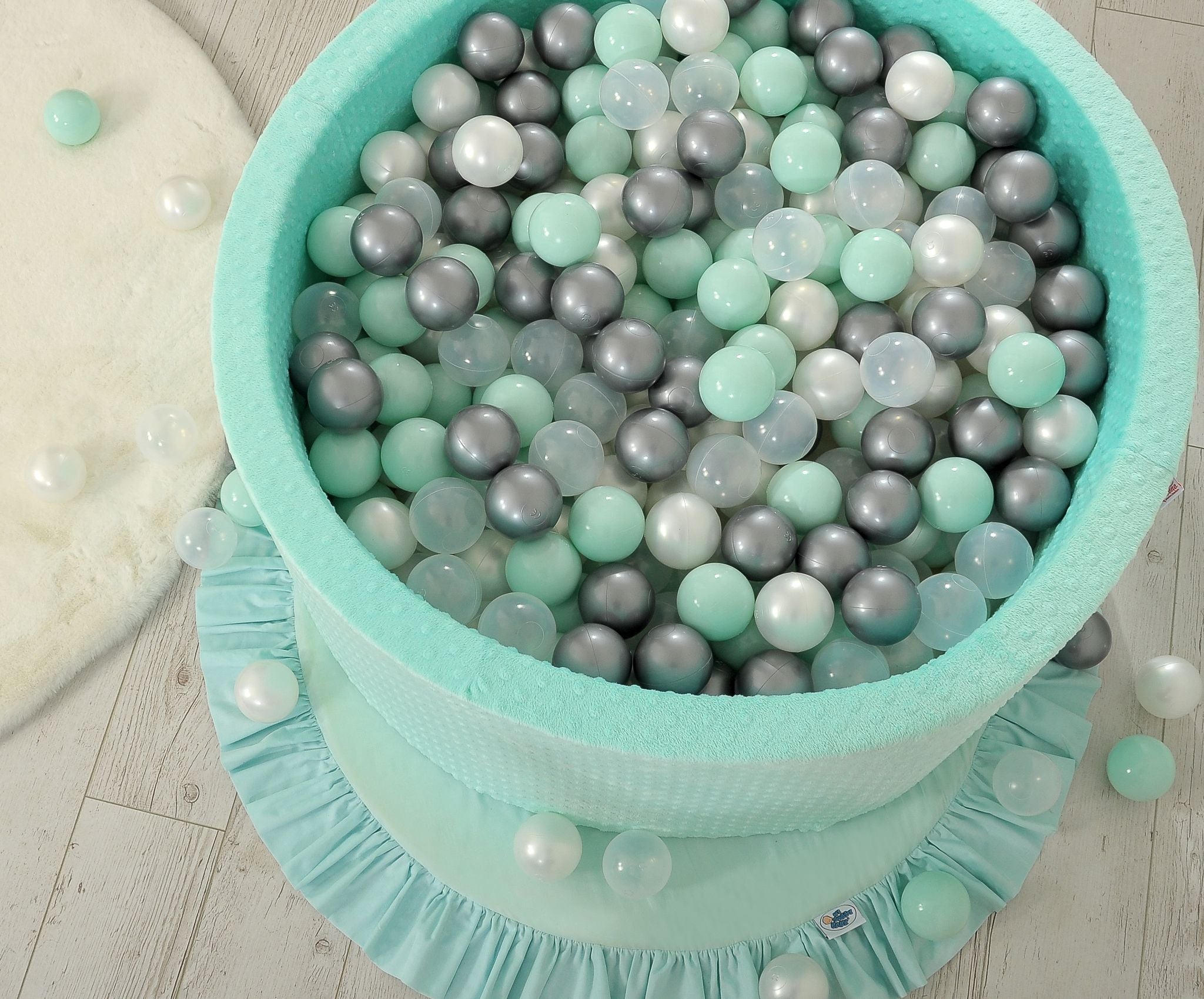 Ball-pit minky H-40 cm with balls 200pcs- mint