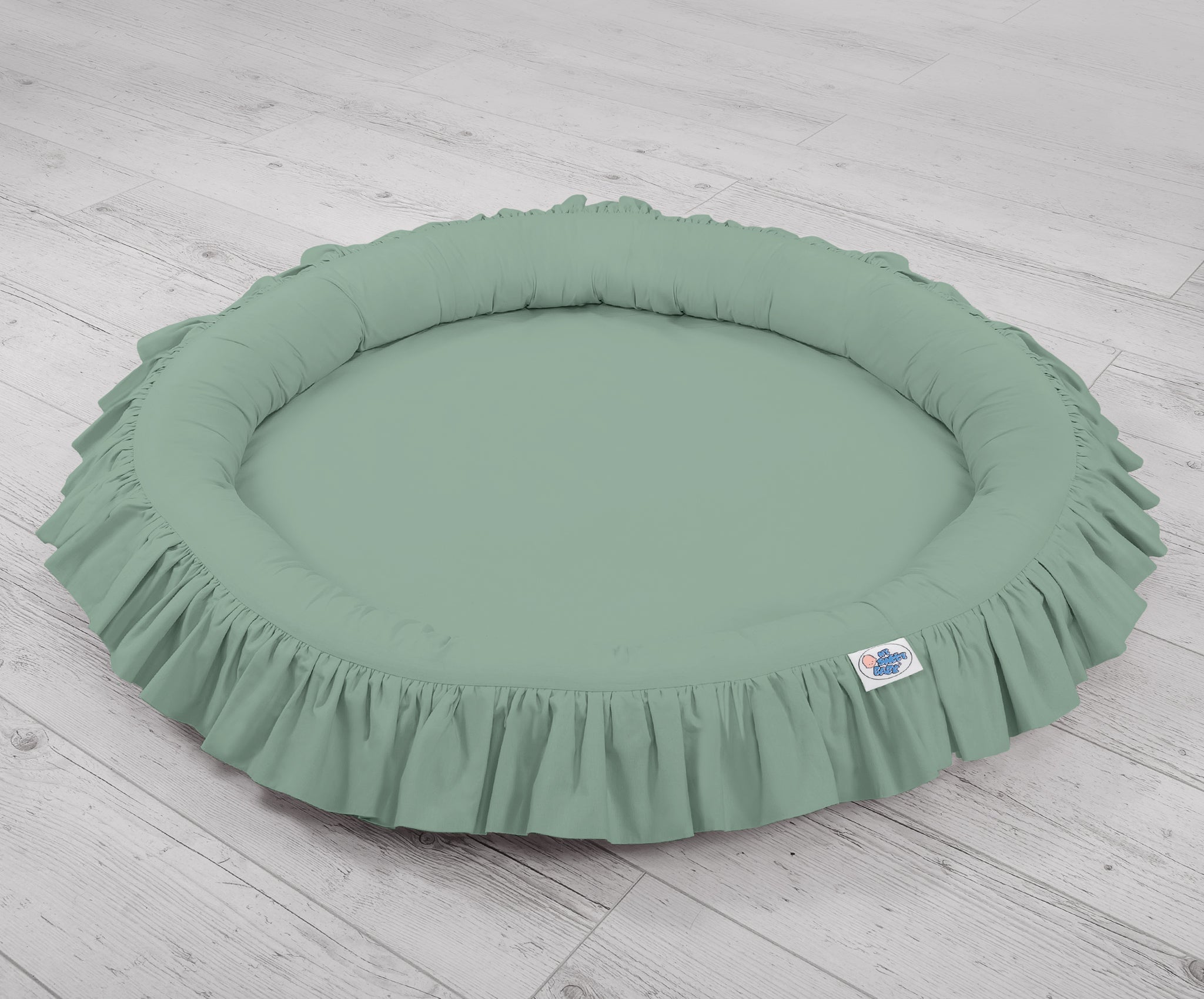 Nest with flounce - pastel green