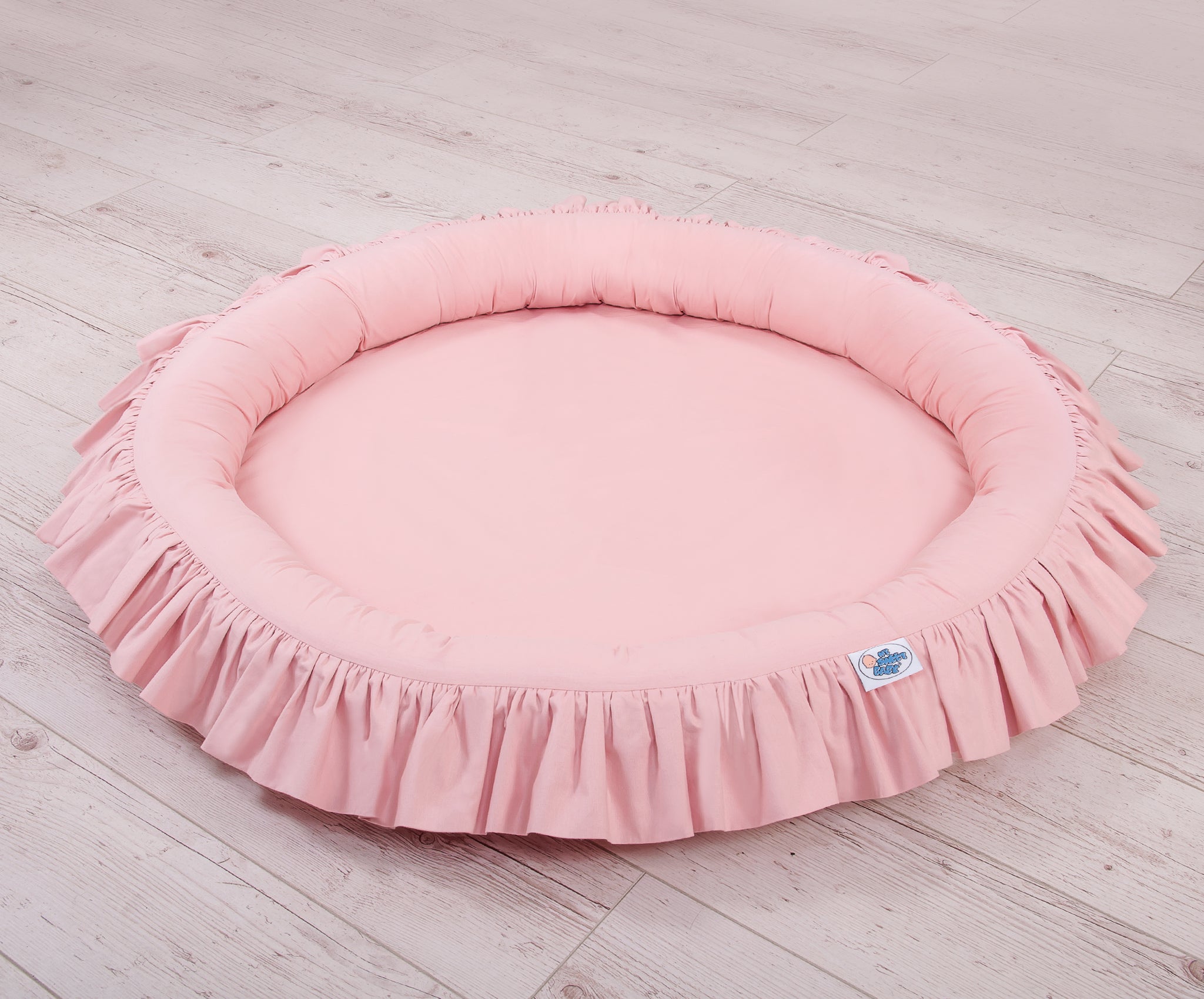 Nest with flounce - pastel pink