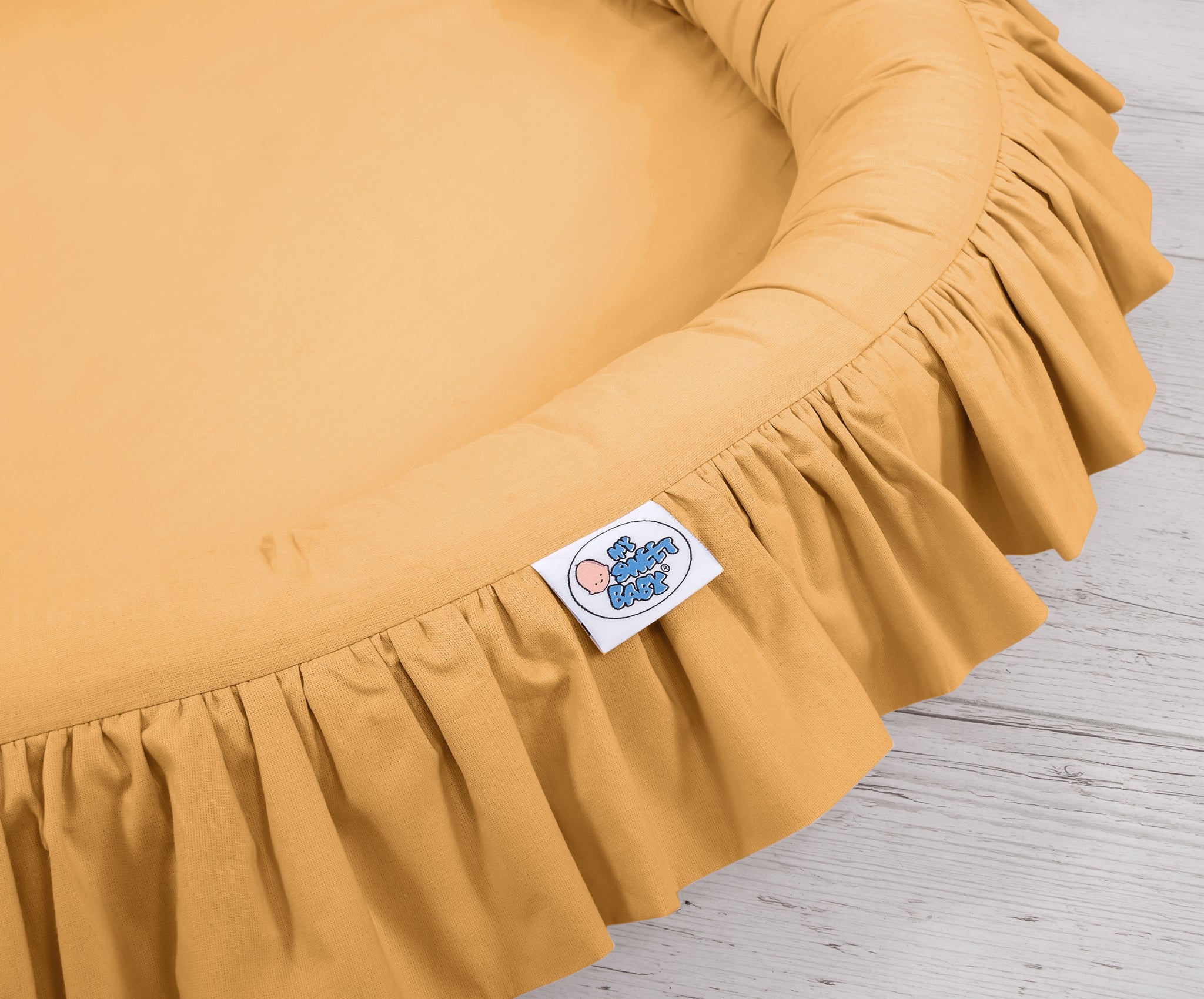 Nest with flounce - honey yellow