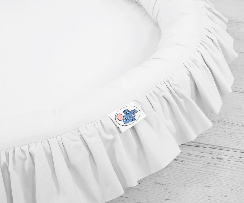 Nest with flounce - white