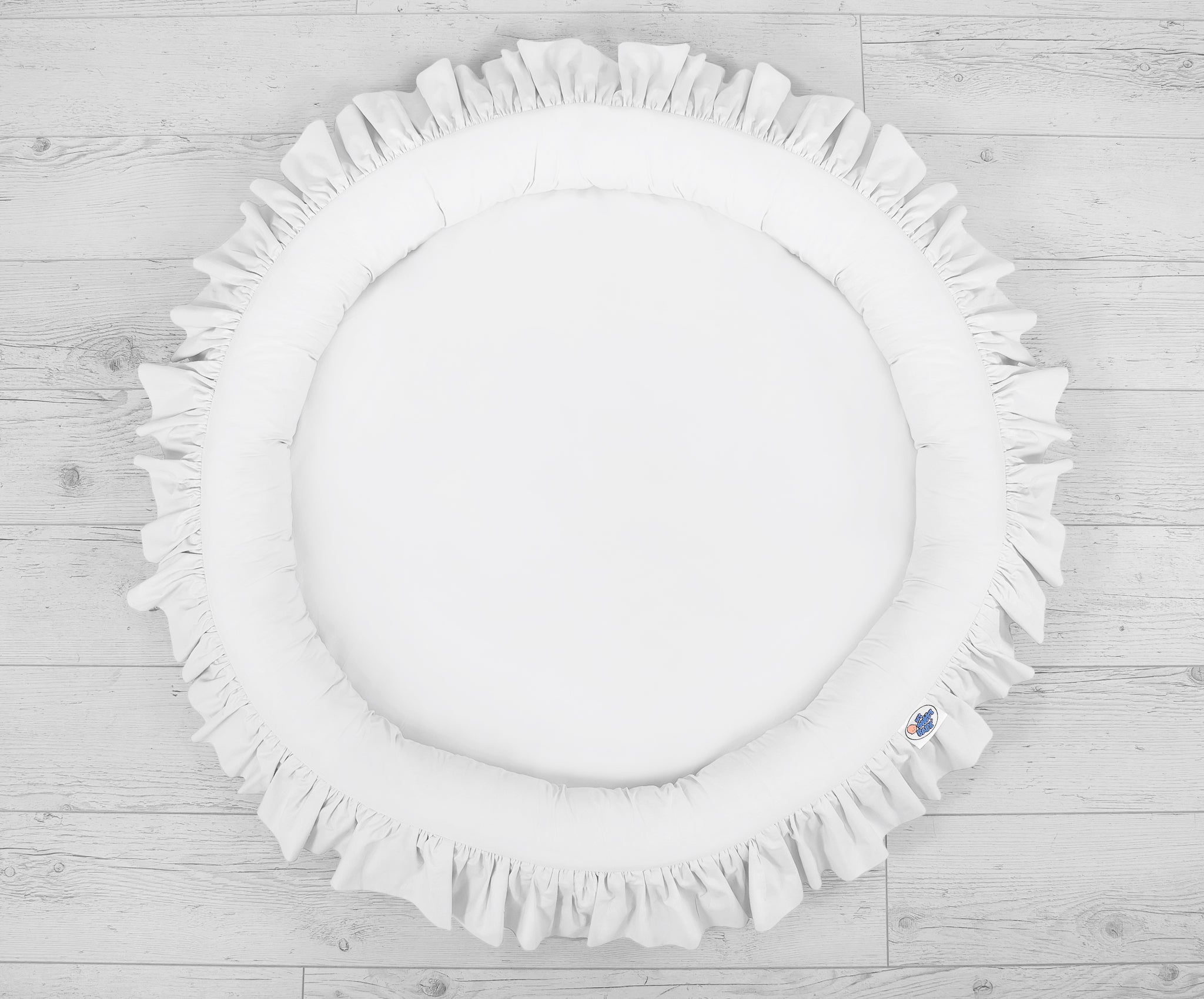 Nest with flounce - white