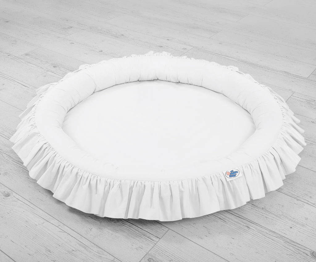 Nest with flounce - white