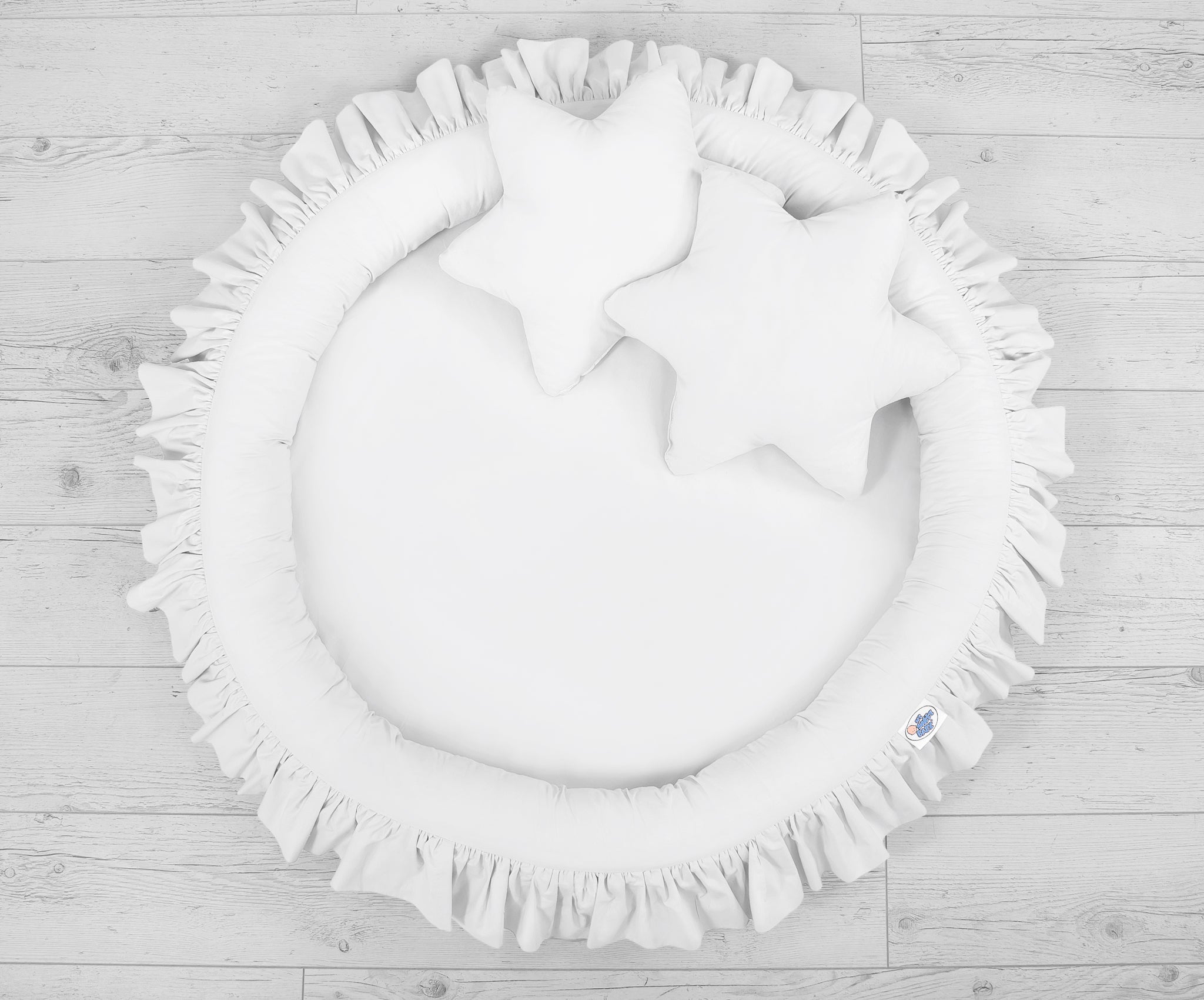 Nest with flounce - white