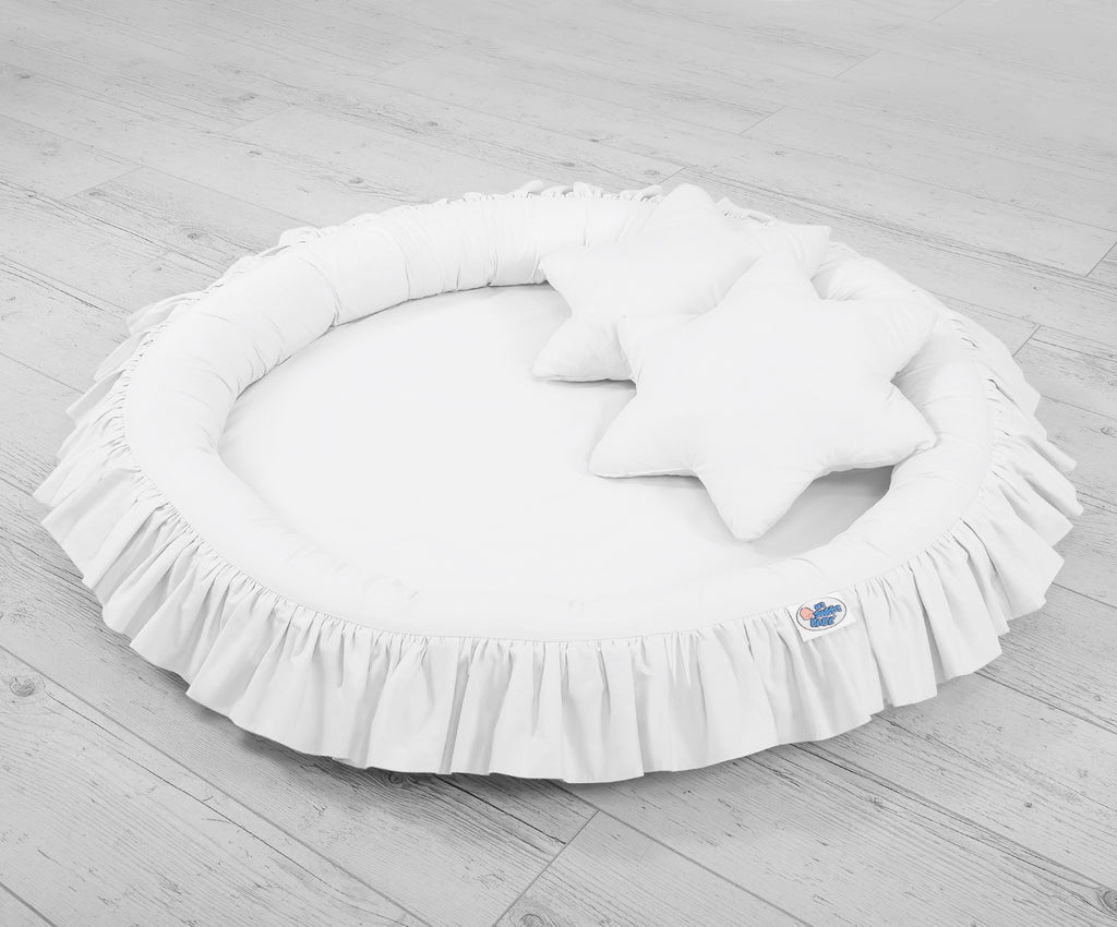 Nest with flounce - white
