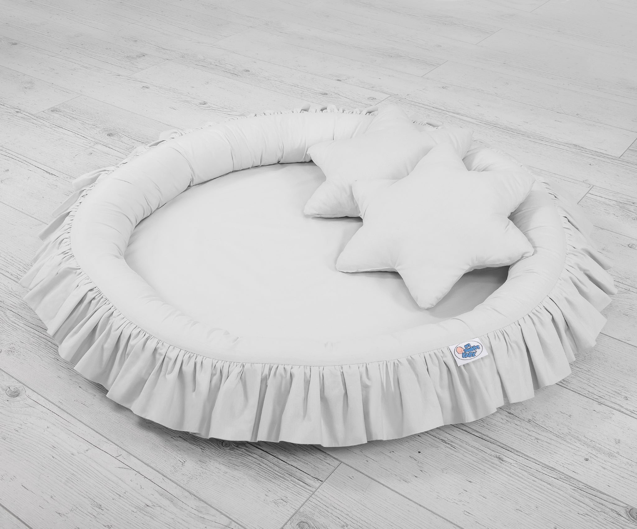 Nest with flounce - gray