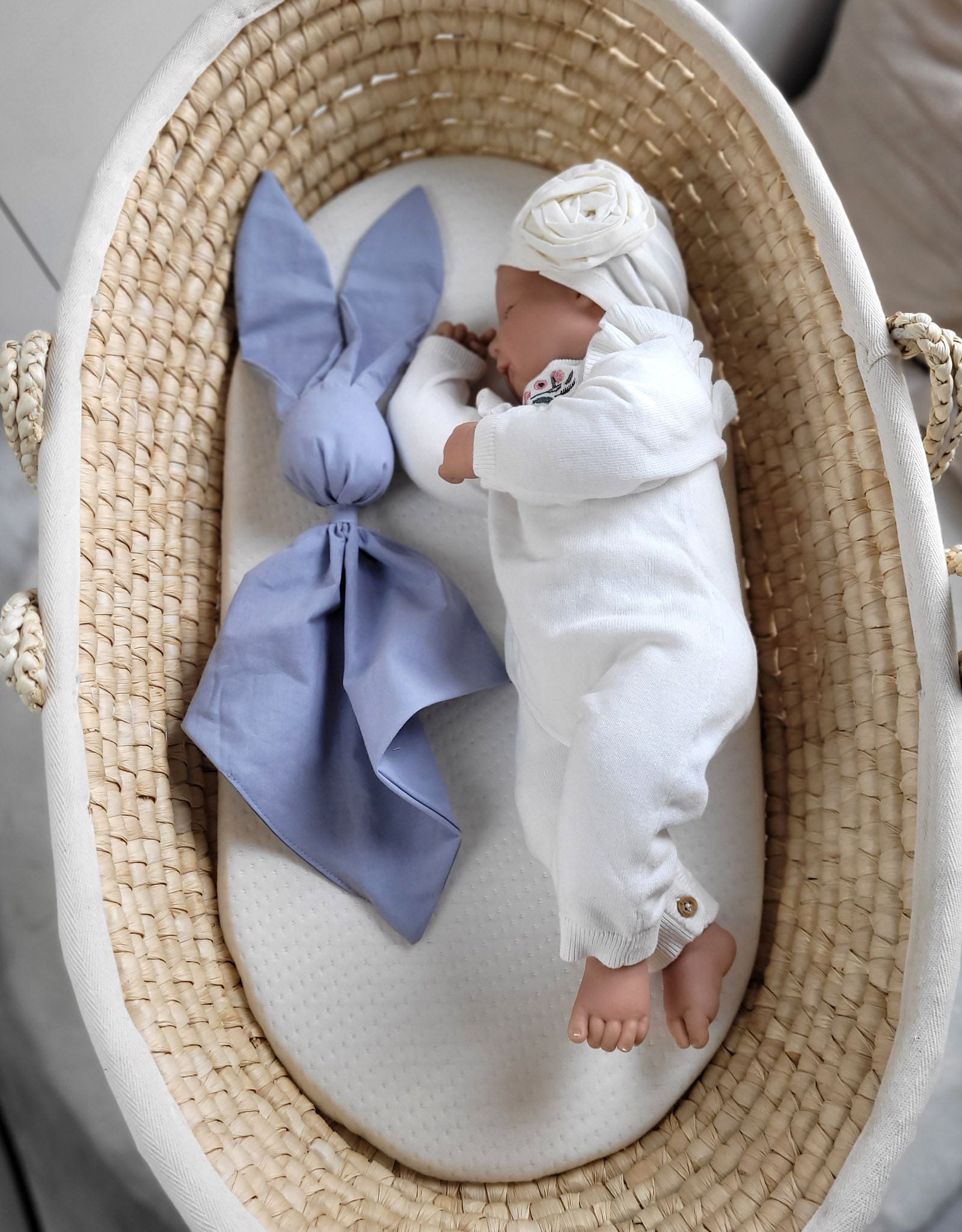 Soft cosy cuddly bunny blanket in cotton - Pastel blue