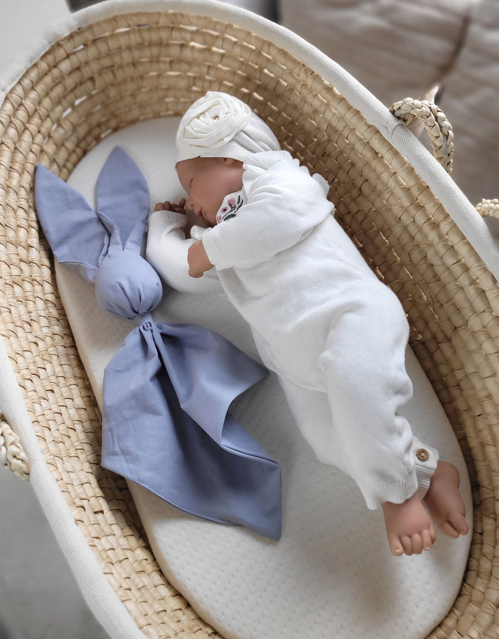 Soft cosy cuddly bunny blanket in cotton - Pastel blue