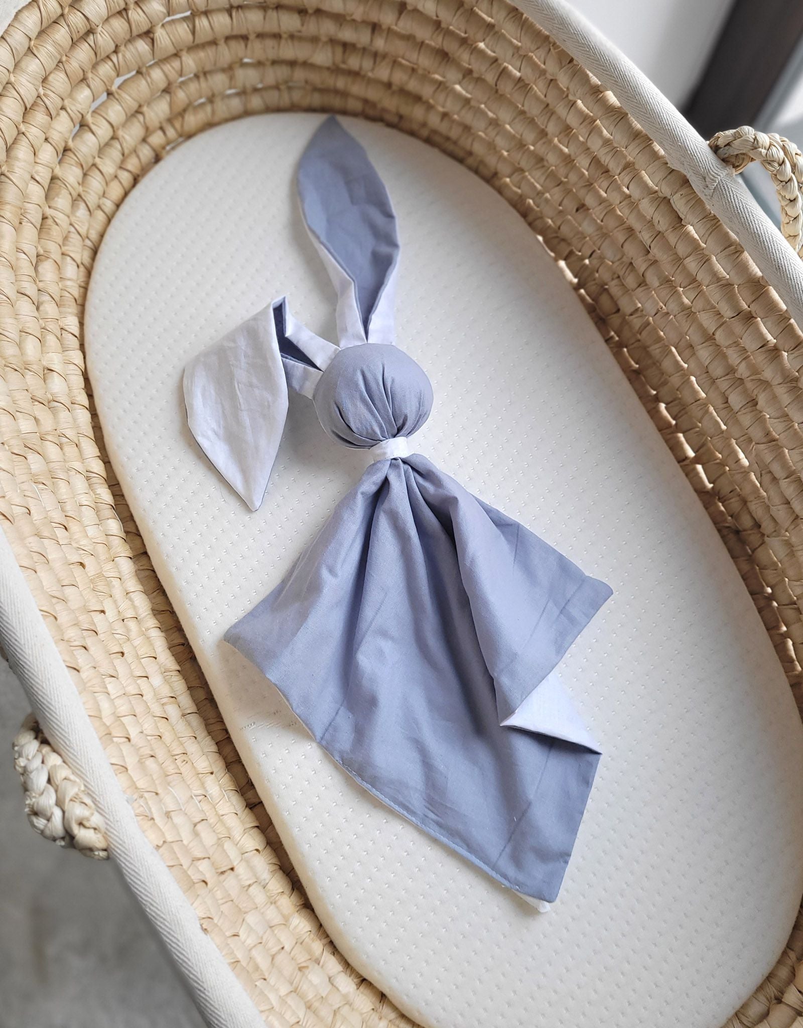 Soft cosy cuddly bunny blanket in cotton - Pastel blue/ white