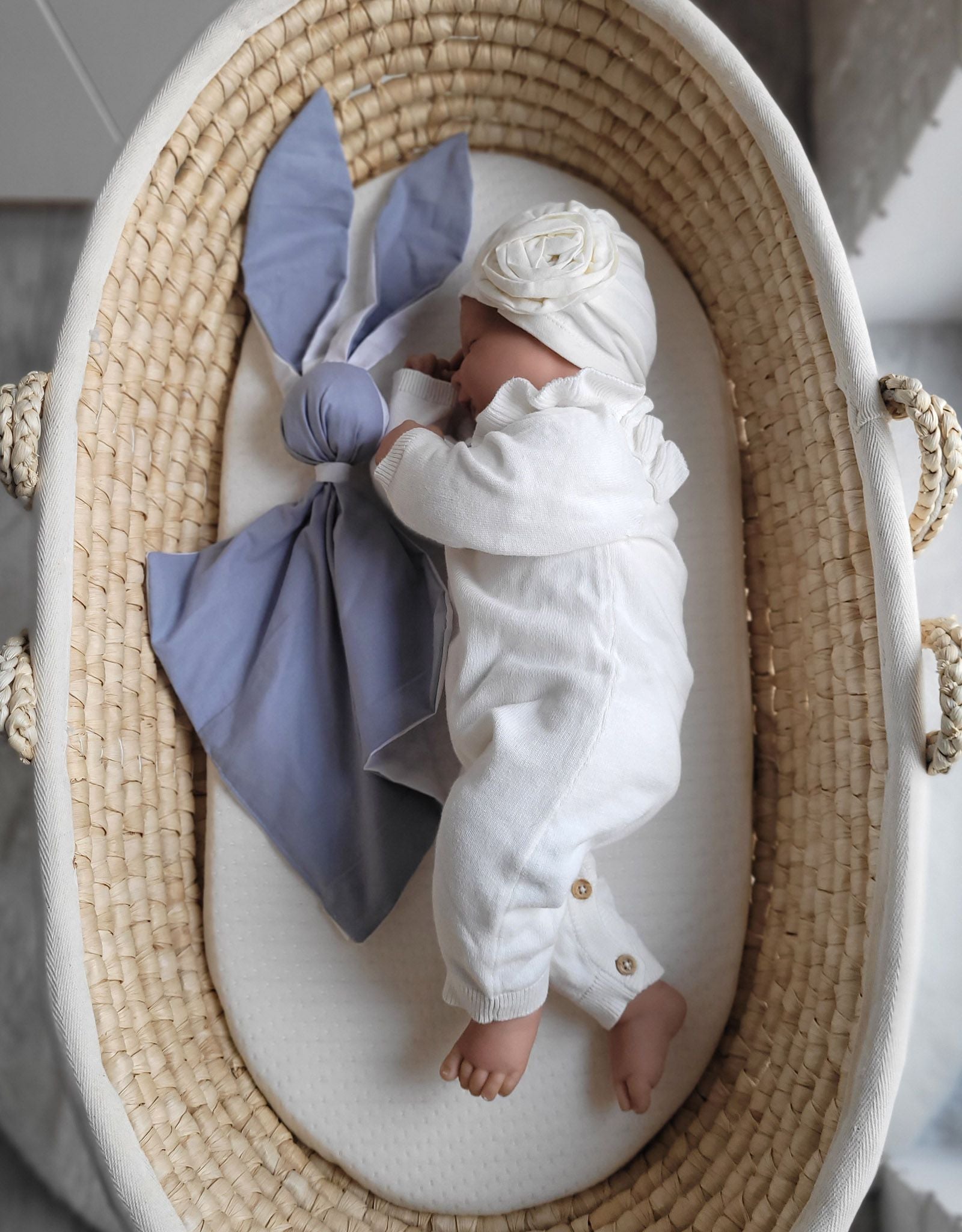 Soft cosy cuddly bunny blanket in cotton - Pastel blue/ white