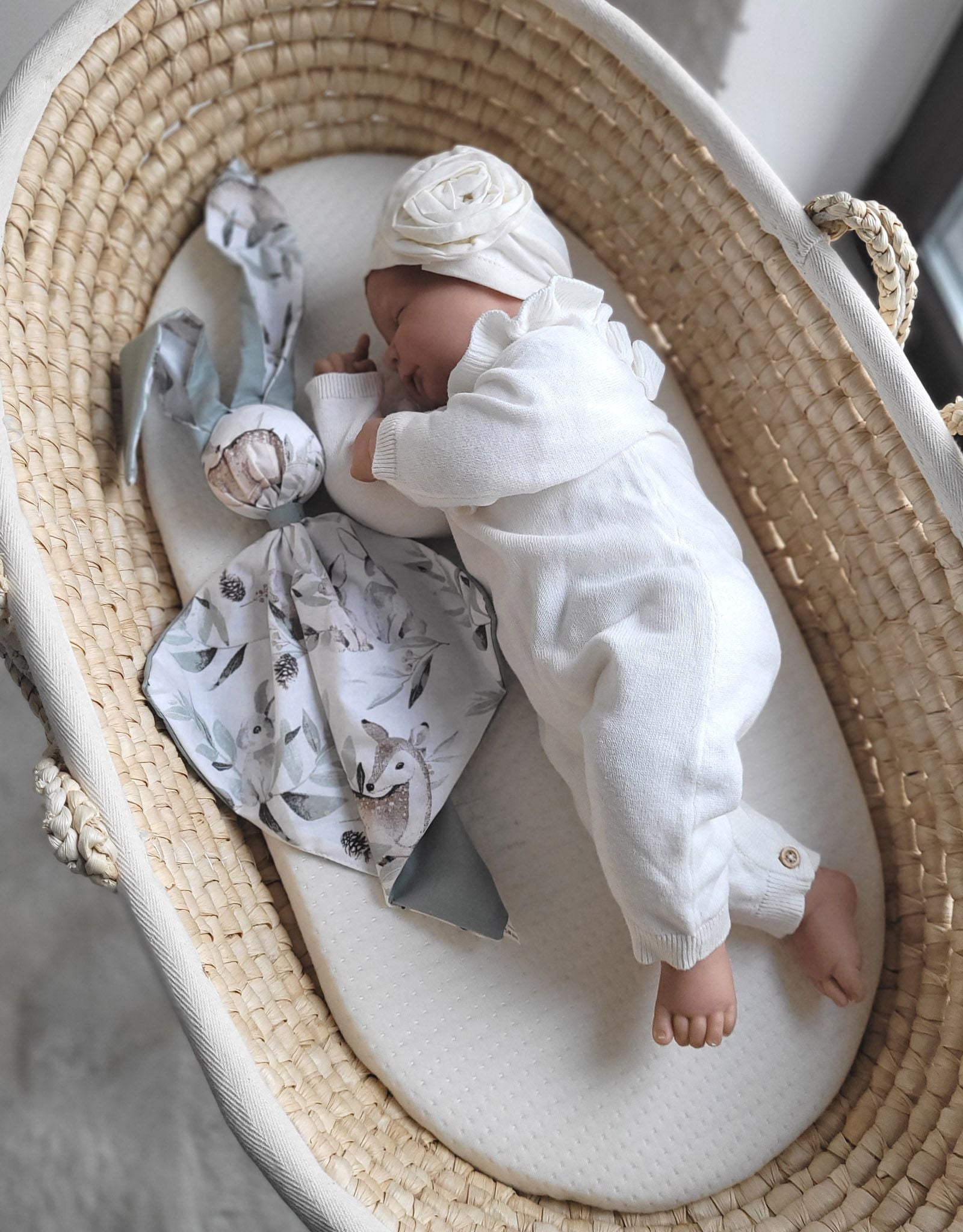 Soft cosy cuddly bunny blanket in cotton - Woodland olive/pastel green