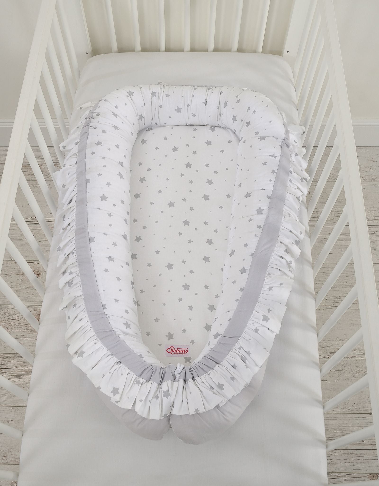 Baby nest with a ruffle - mini gray stars/gray