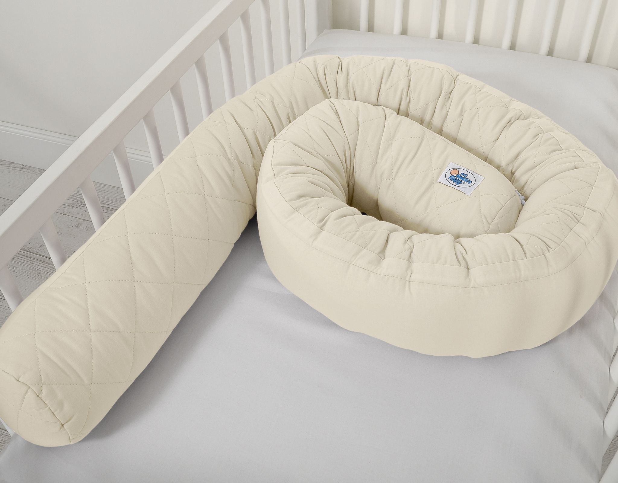 2-in-1 - Baby nest quilted - snake pillow bumper - white