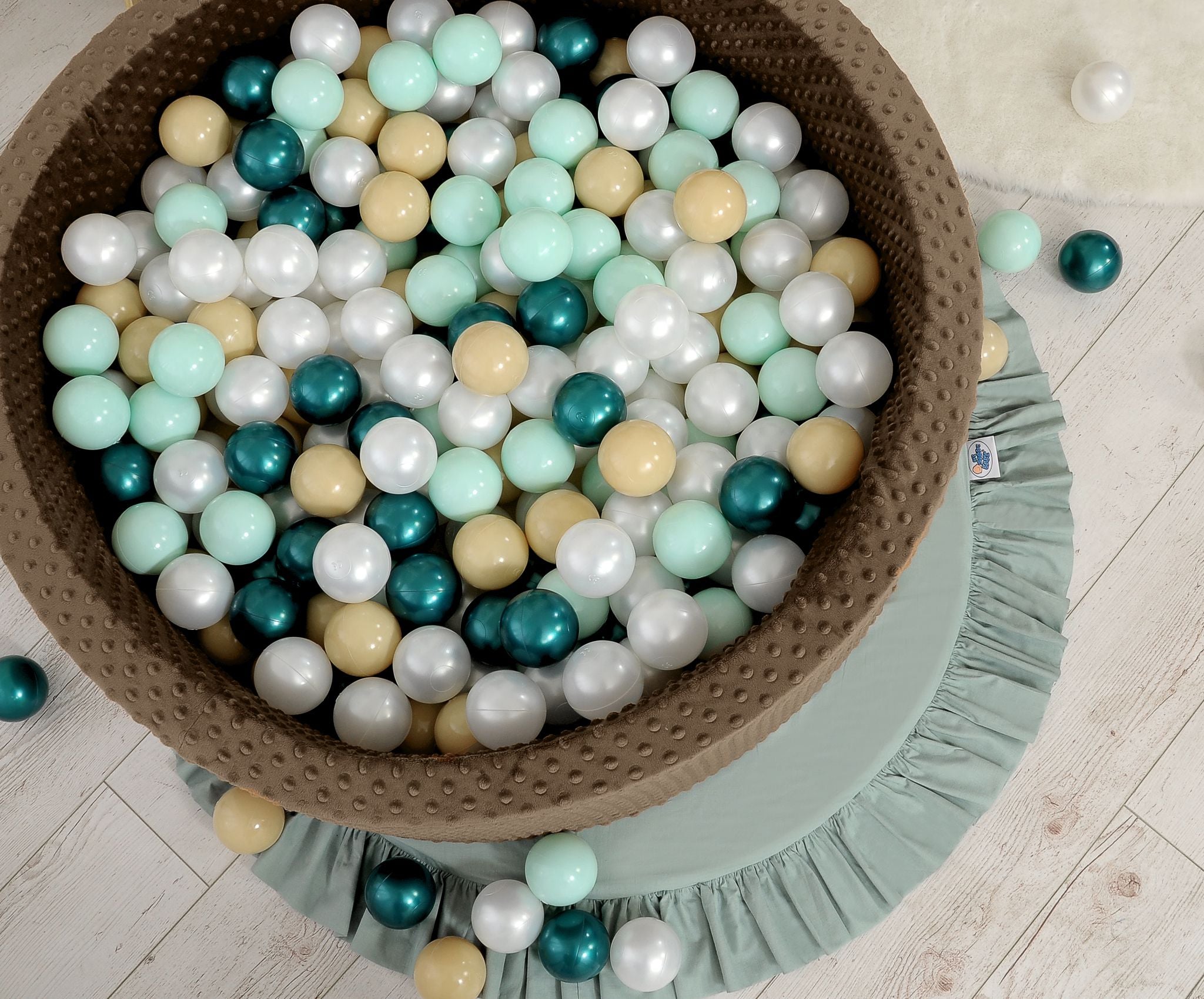 Ball-pit minky H-30 cm with balls 300pcs - chocolate