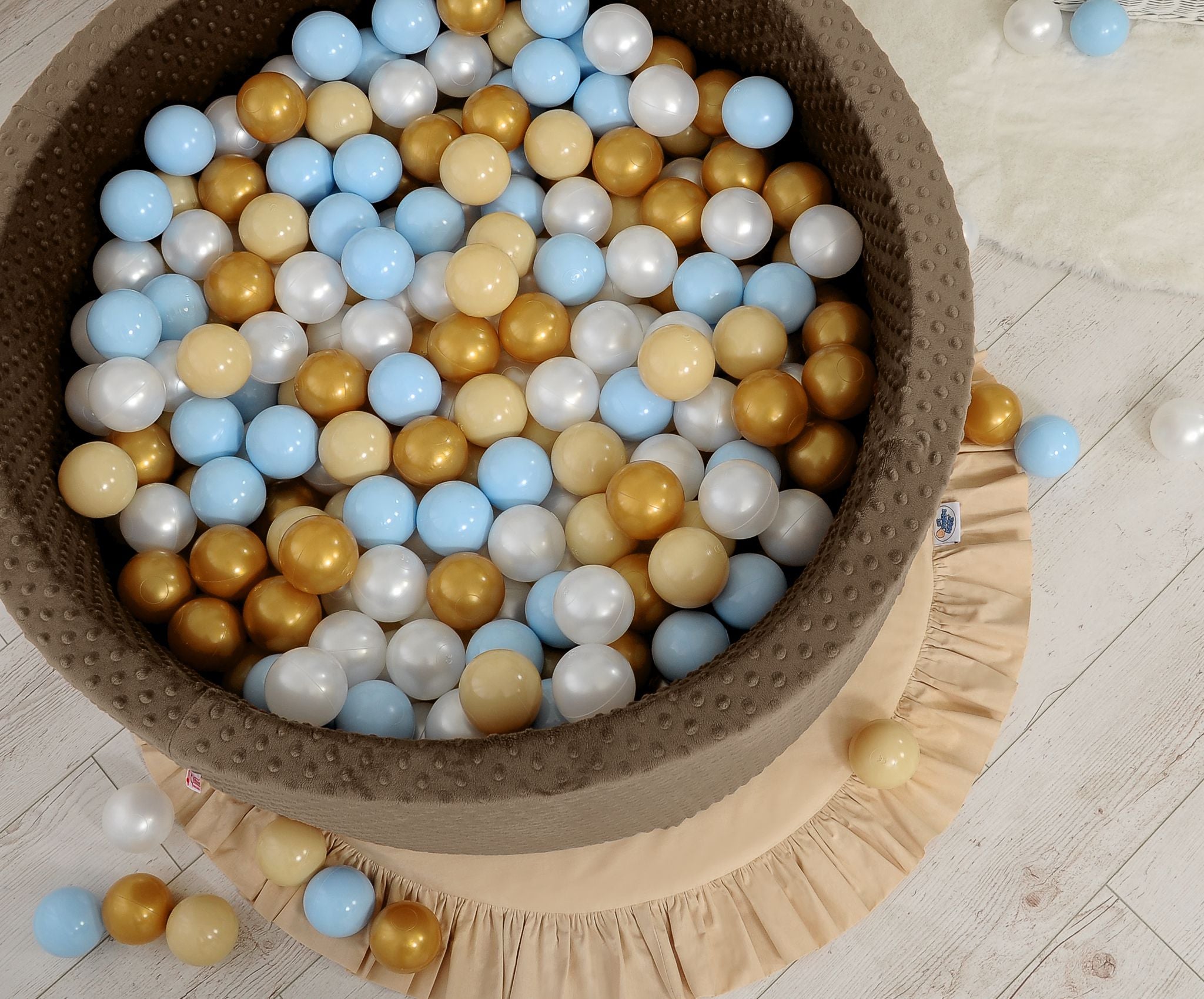 Ball-pit minky H-40 cm with balls 200pcs - chocolate