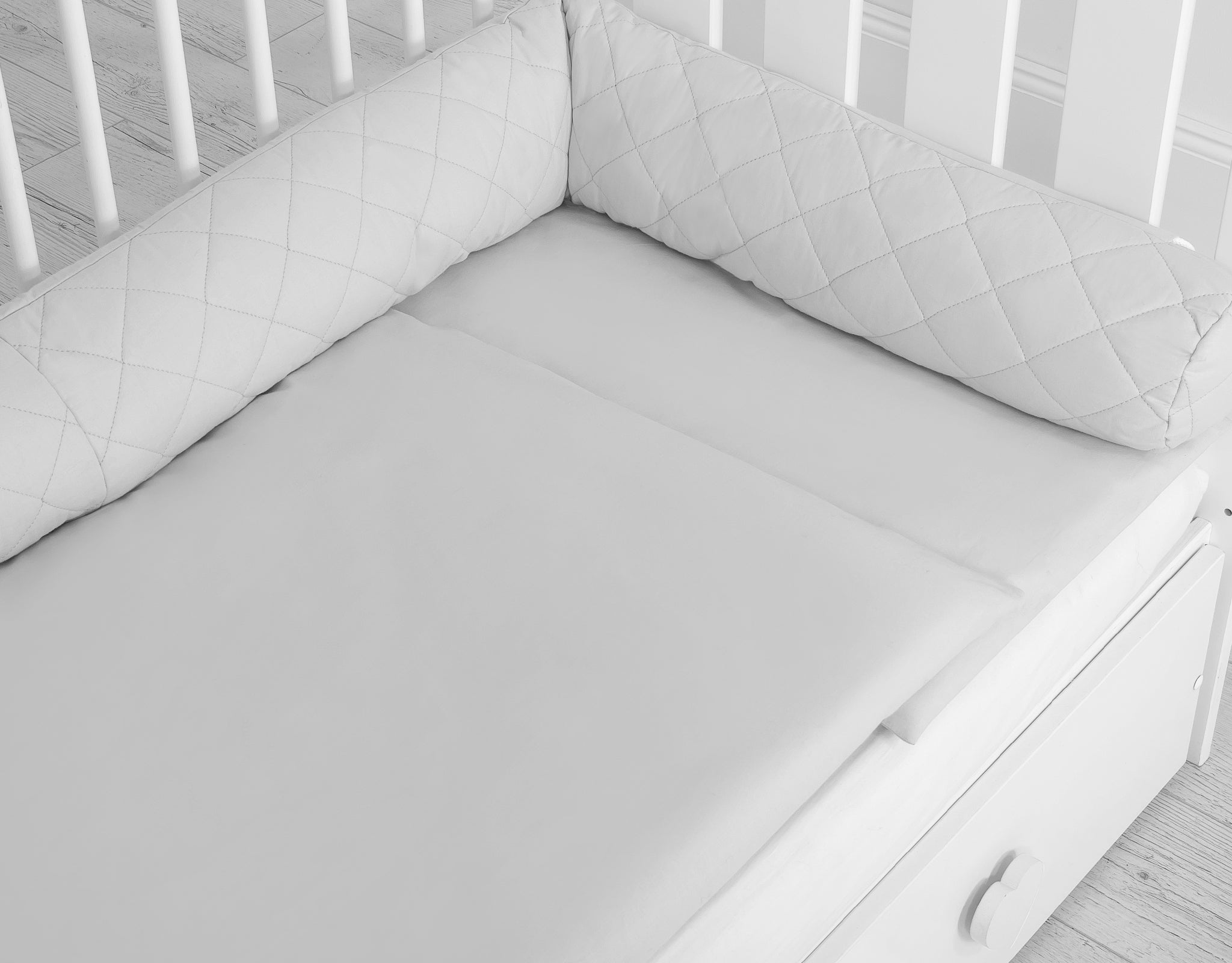 2-in-1 - Baby nest quilted - snake pillow bumper - white