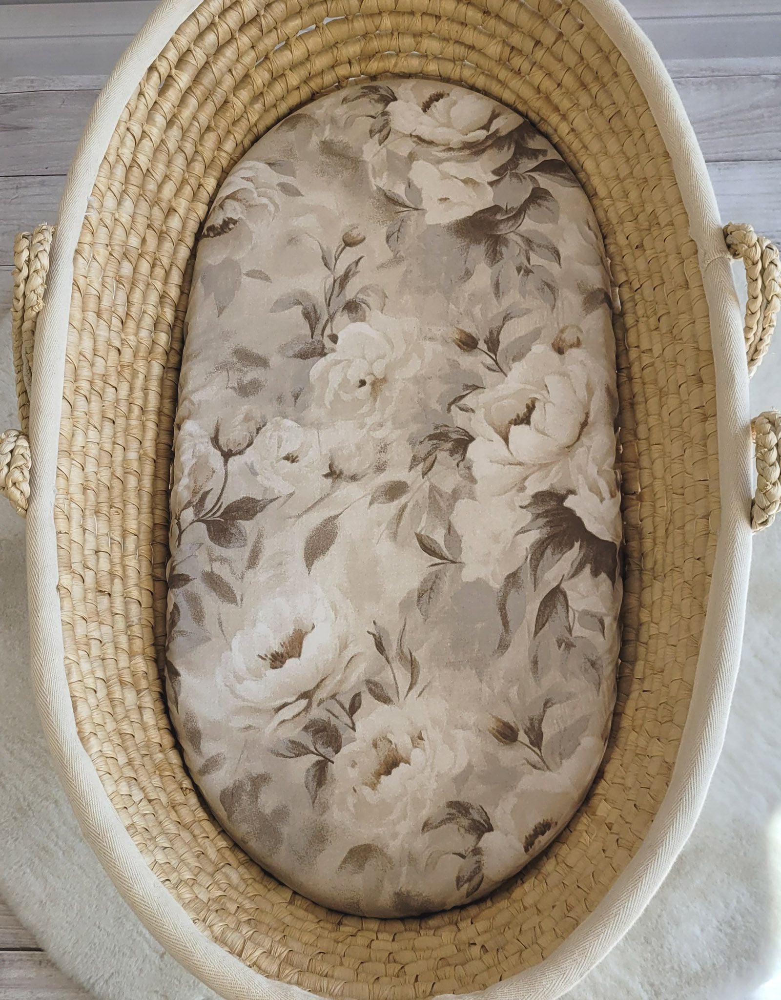 Sheet made of cotton for moses basket mattress 75x35 cm - Peonies beige